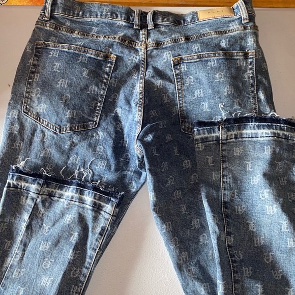 MNML NWOT’s Old English Flare Denim Jeans - Medium Blue
| B639 | Size 34 - Picture 12 of 13